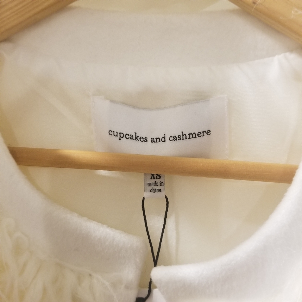 💋 Cupcakes and cashmere vest size extra small - Picture 5 of 8